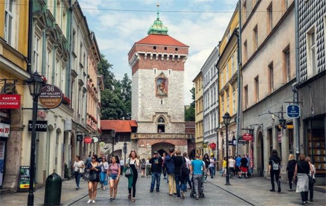 八十本书环游地球︱克拉科夫：《米沃什诗选和晚年诗集》